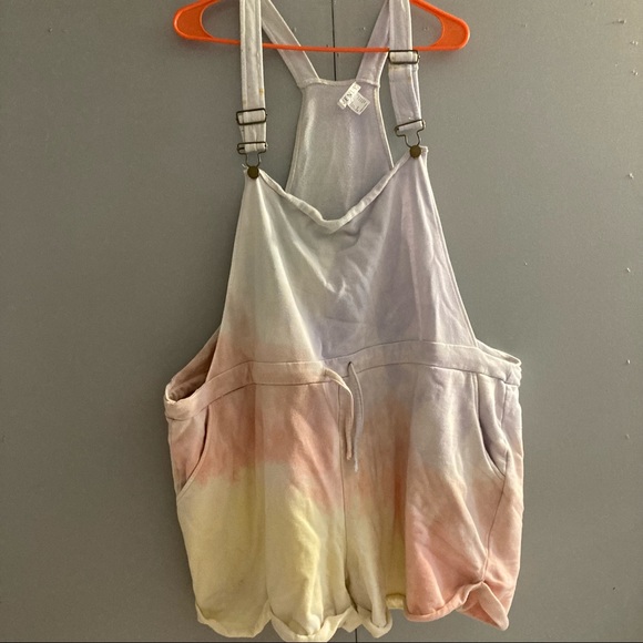 VENUS Pants - 🦋4/$10 Sale!  Overall shorts